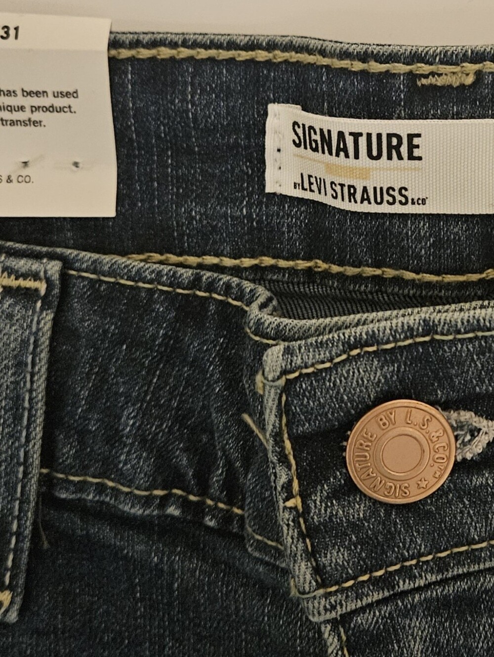 Signature by Levi Strauss Boyfriend Jeans in Dark Blue Wash 12 (31 Waist) - Picture 5 of 7